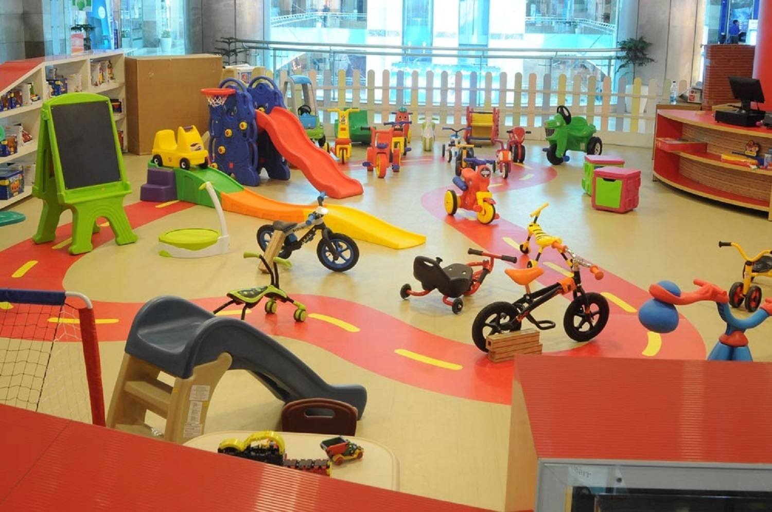 kids-play-area-ambience-mall-gurgaon