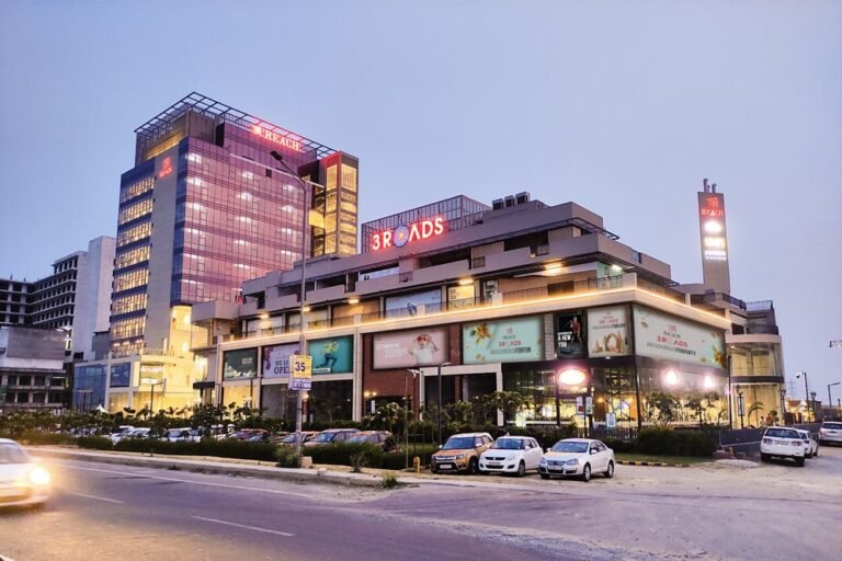 Reach 3 Roads The Best Open-Air Shopping Centre In Gurgaon!