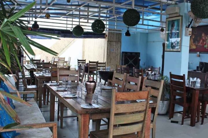 11 Flowers Rooftop & AC Restaurant | Best Restaurant In Vrindavan