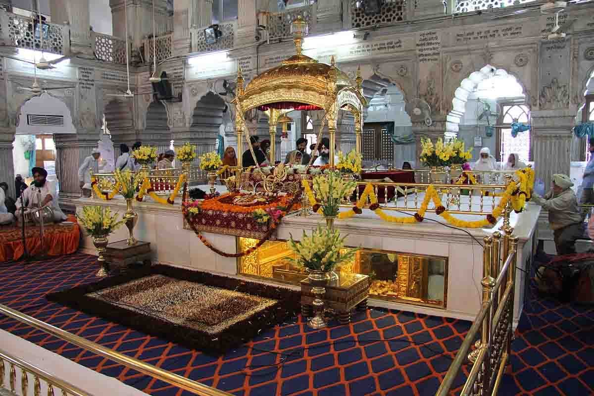list-best-top-gurudwaras-gurgaon Char-Aath-Marla-Gurudwara-Model-Town-Sector-8-Gurgaon