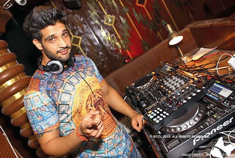 best lohri party celebrations gurgaon 2019 Lohri-bash-dj-yogi-gurgaon-pub-exchange