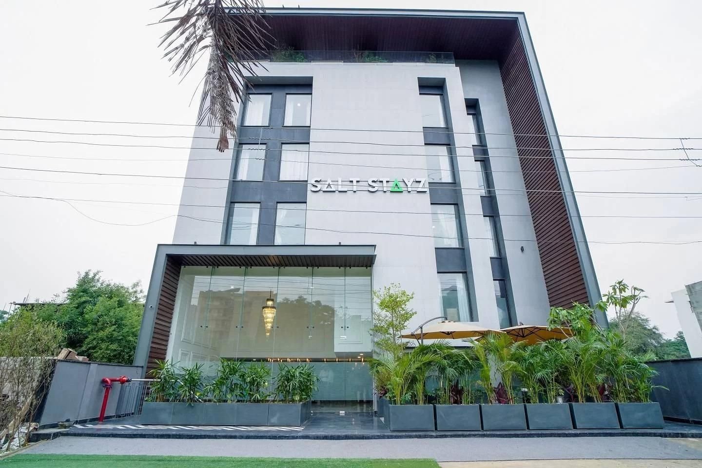 SaltStayz Basil – Hotels Near Golf Course Road