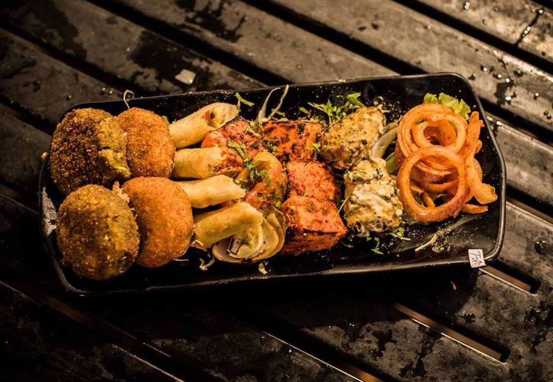 Enjoy super Se Upar Offer, Corporate Lunch Buffet At JUST 299 Per Head