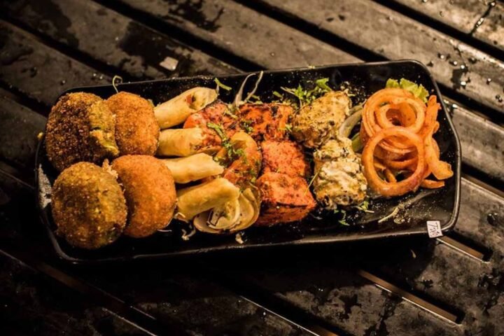 Enjoy super Se Upar Offer, Corporate Lunch Buffet At JUST 299 Per Head