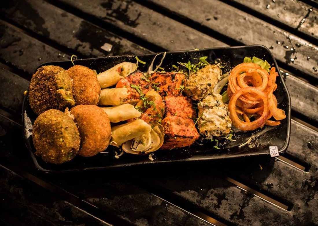 Enjoy super Se Upar Offer, Corporate Lunch Buffet At JUST 299 Per Head