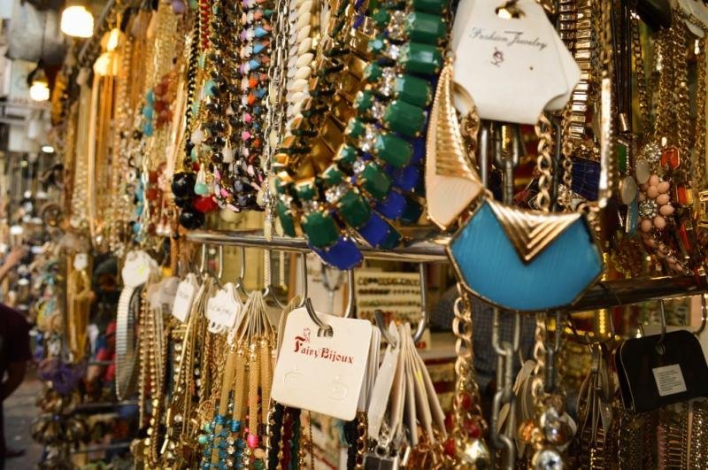 arjun marg shopping market gurgaon