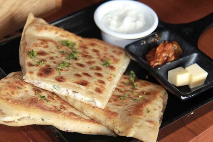 Top 5 Places To Try Best Parathas In Gurgaon