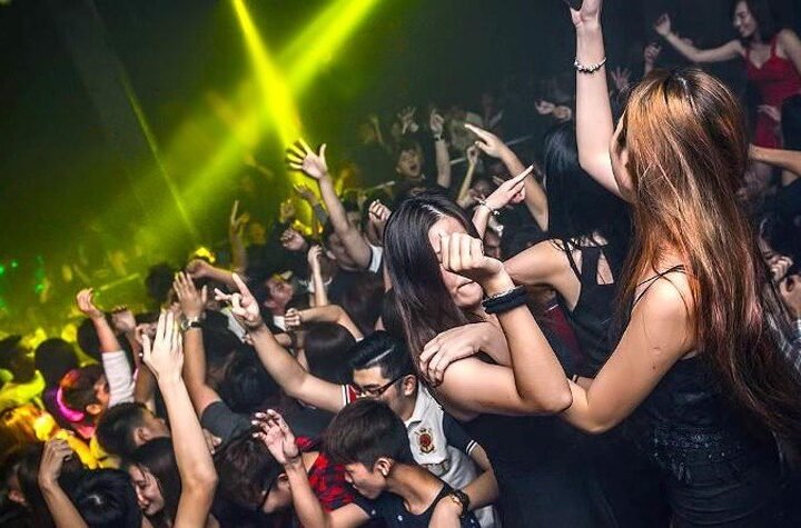 Love To Party? Our Top Places In Gurgaon To Let Your Hair Down!