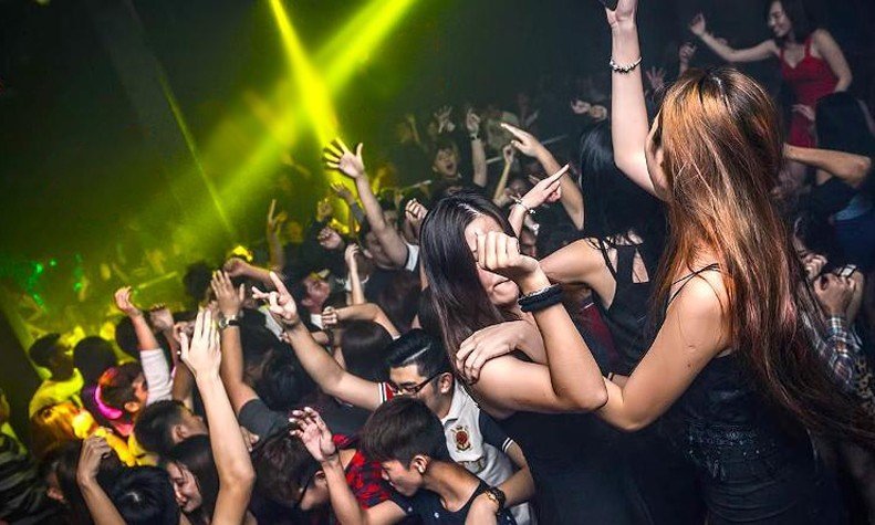 Love To Party? Our Top Places In Gurgaon To Let Your Hair Down!