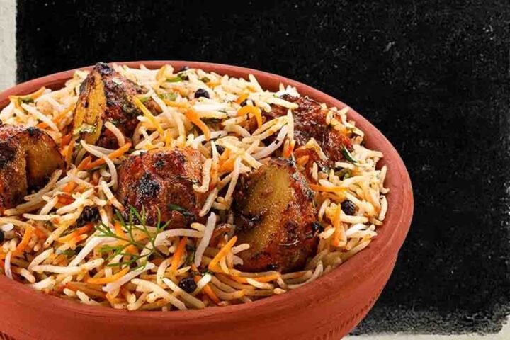15 Variants of Mouth-Watering Dum Biryani At This Place in Gurgaon