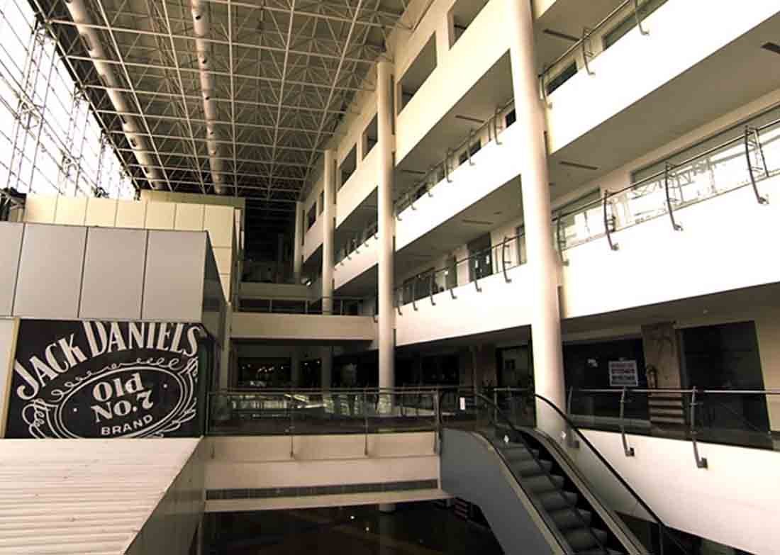 Centrum Plaza Building, Golf Course Road Sector 53 Gurgaon!