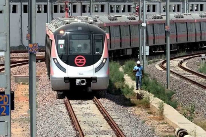 Noida to South Delhi in Just 16 minutes After Magenta Line Starts