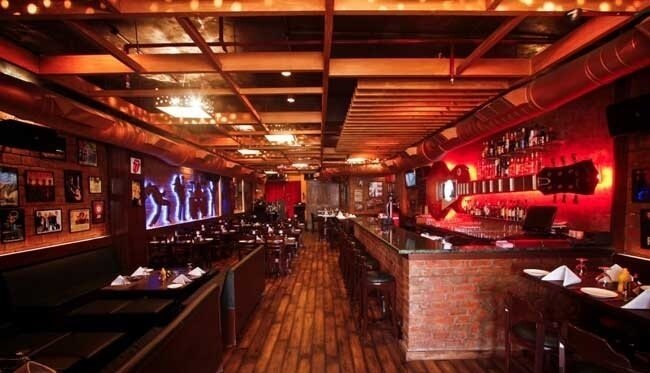 Best-Restaurants-in-Gurgaon interior-shot-downtown-brewery-gurugram-we-are-gurgaon