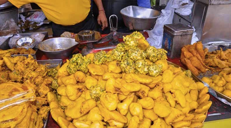 gandhi ji pakore wale sadar bazaar guragon