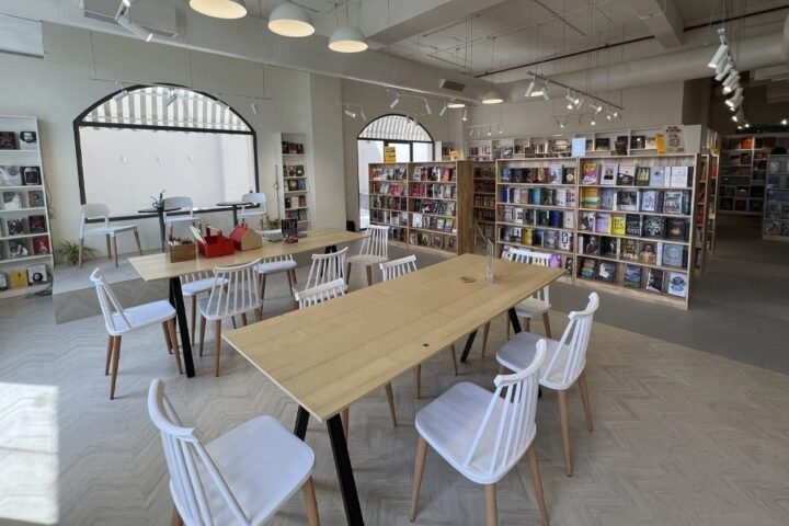 A book lover’s paradise is now in Gurgaon- Famous Kunzum Bookstore!