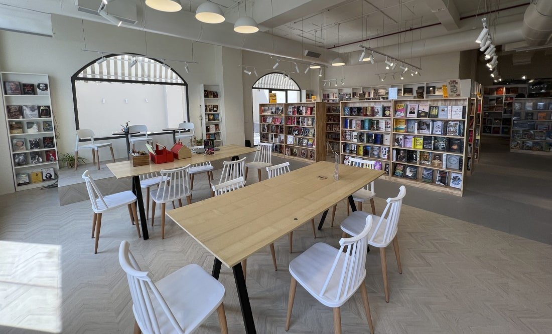 A book lover’s paradise is now in Gurgaon- Famous Kunzum Bookstore!