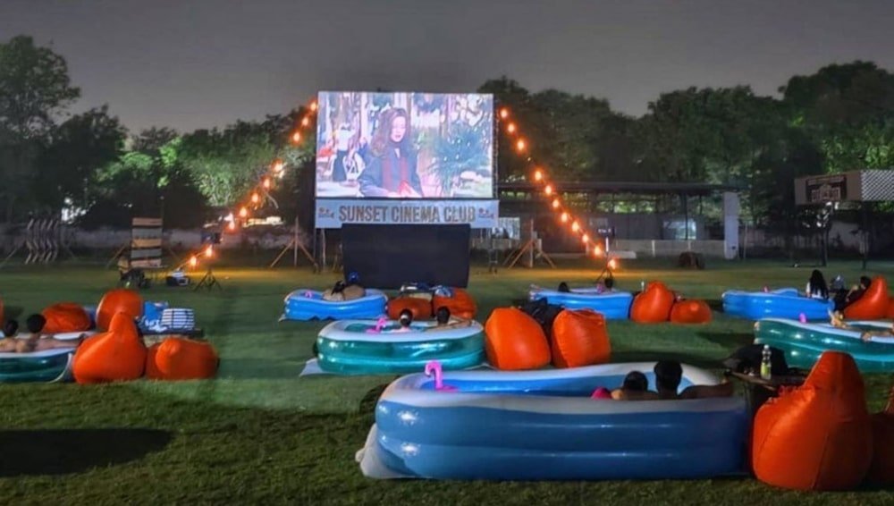 live-cinema-bath-tub-gurgaon