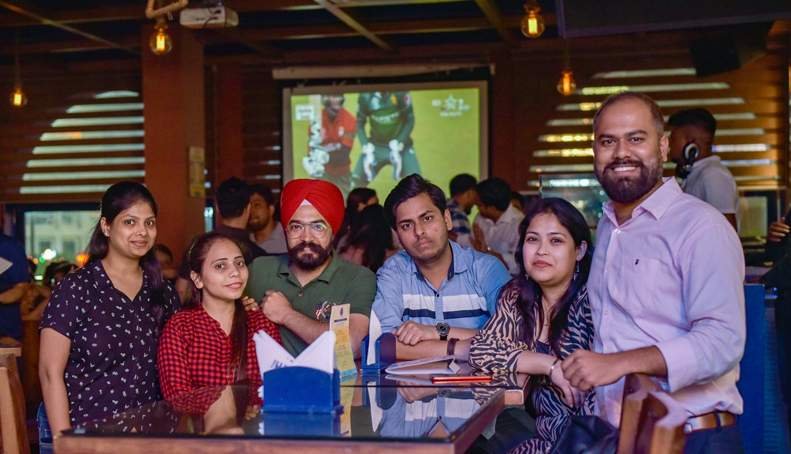 live-match-screening-the-hook-brewbay-gurgaon