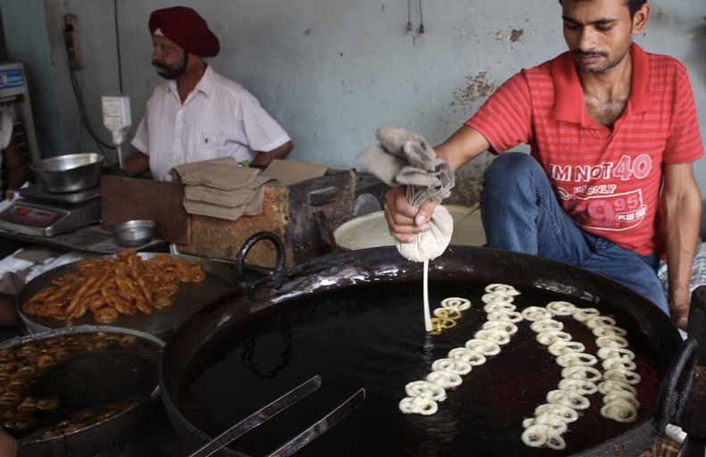 sardar jalebi wala sadar bazaar gurgaon