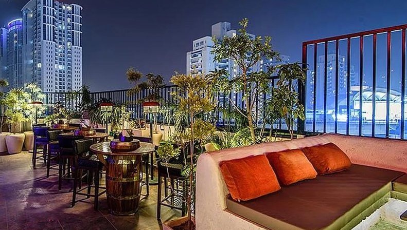 striker skybar south point mall gurgaon