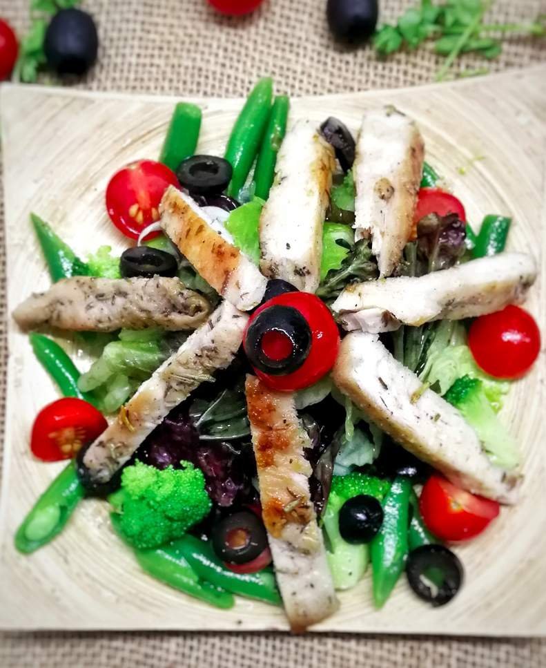 the disaster cafe dlf phase 4 gurgaon kiri-kiri-chicken-salad