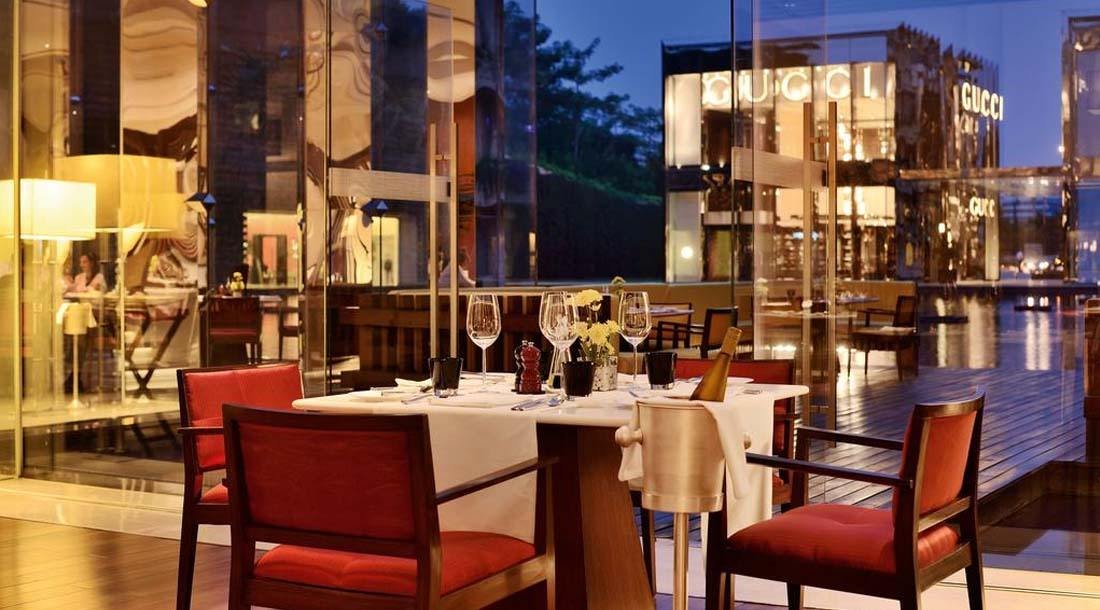 most romantic restaurants valentine day gurgaon three-sixty-one-degrees-the-oberoi-gurgaon