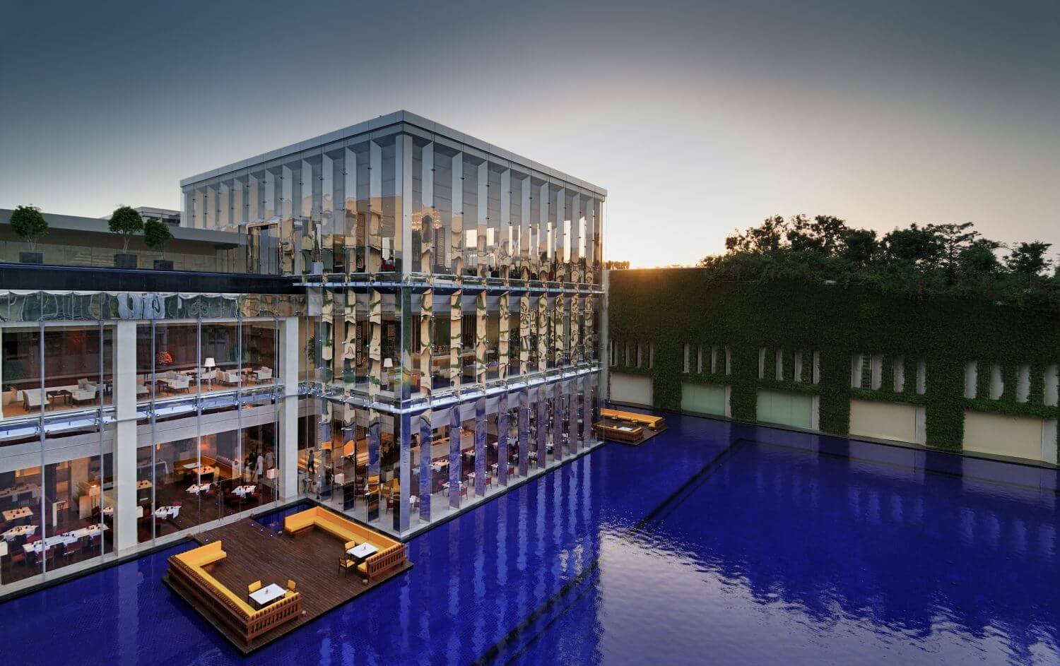 three sixty one the oberoi hotel gurgaon best outdoor restaurant gurgaon