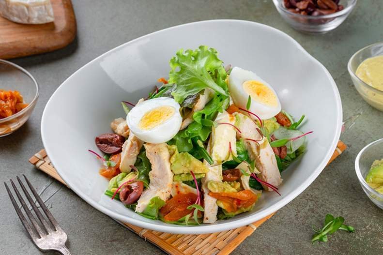 tres-grilled-chicken-salad