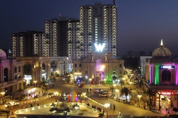 Enjoy The Best Family & Friends Outing At The World Street in Faridabad