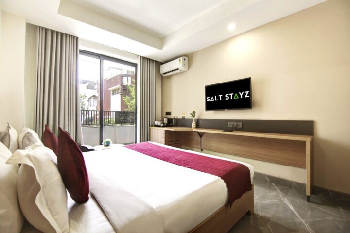 Hotel room at Saltstayz Premier Cyber Hub, Gurgaon
